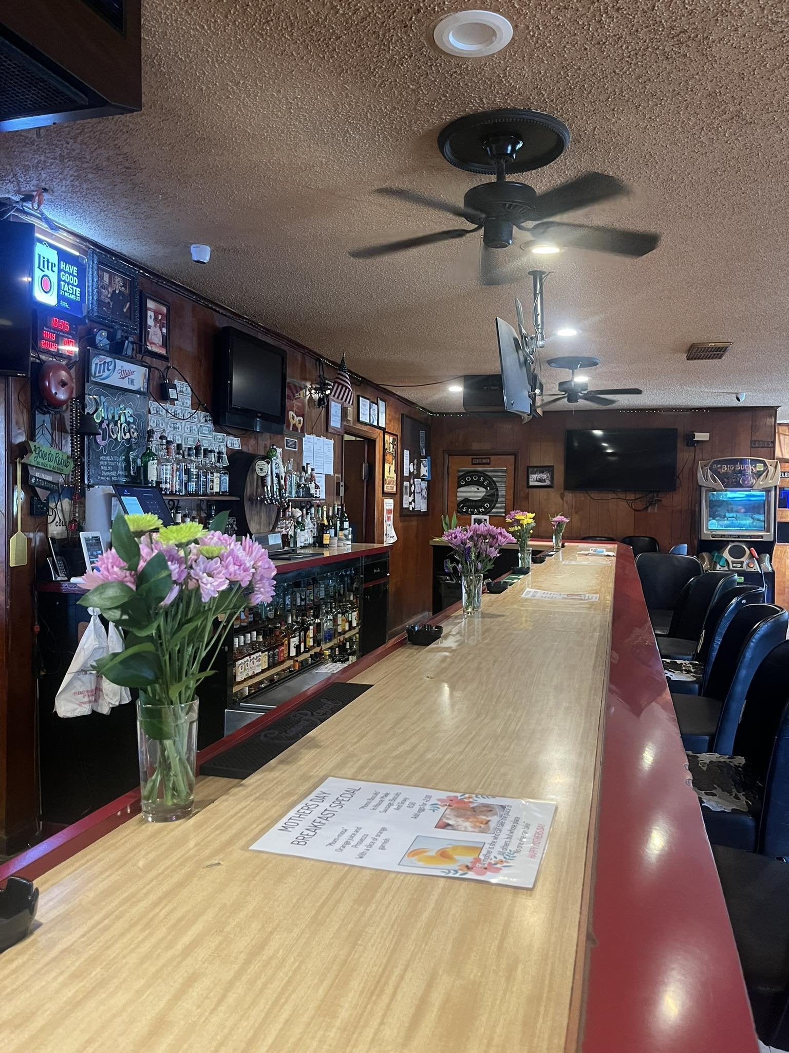 Silver Lake Tavern bar